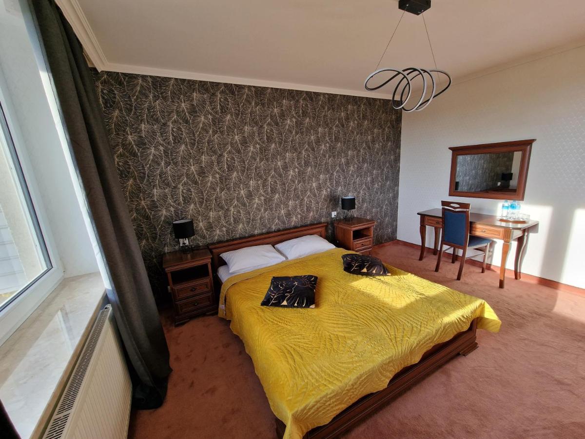 Hotel Podroznik Koszuty Esterno foto
