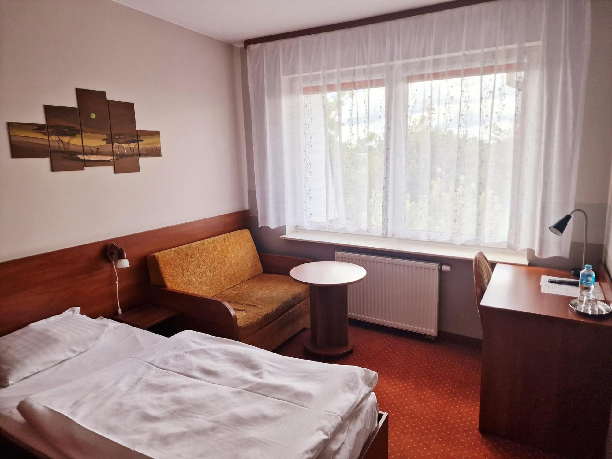 Hotel Podroznik Koszuty Esterno foto