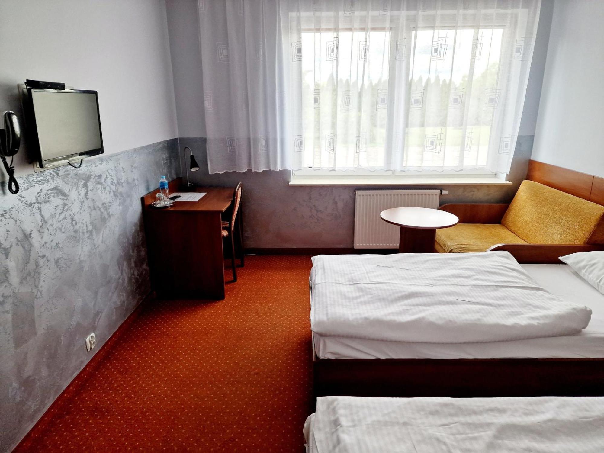 Hotel Podroznik Koszuty Esterno foto
