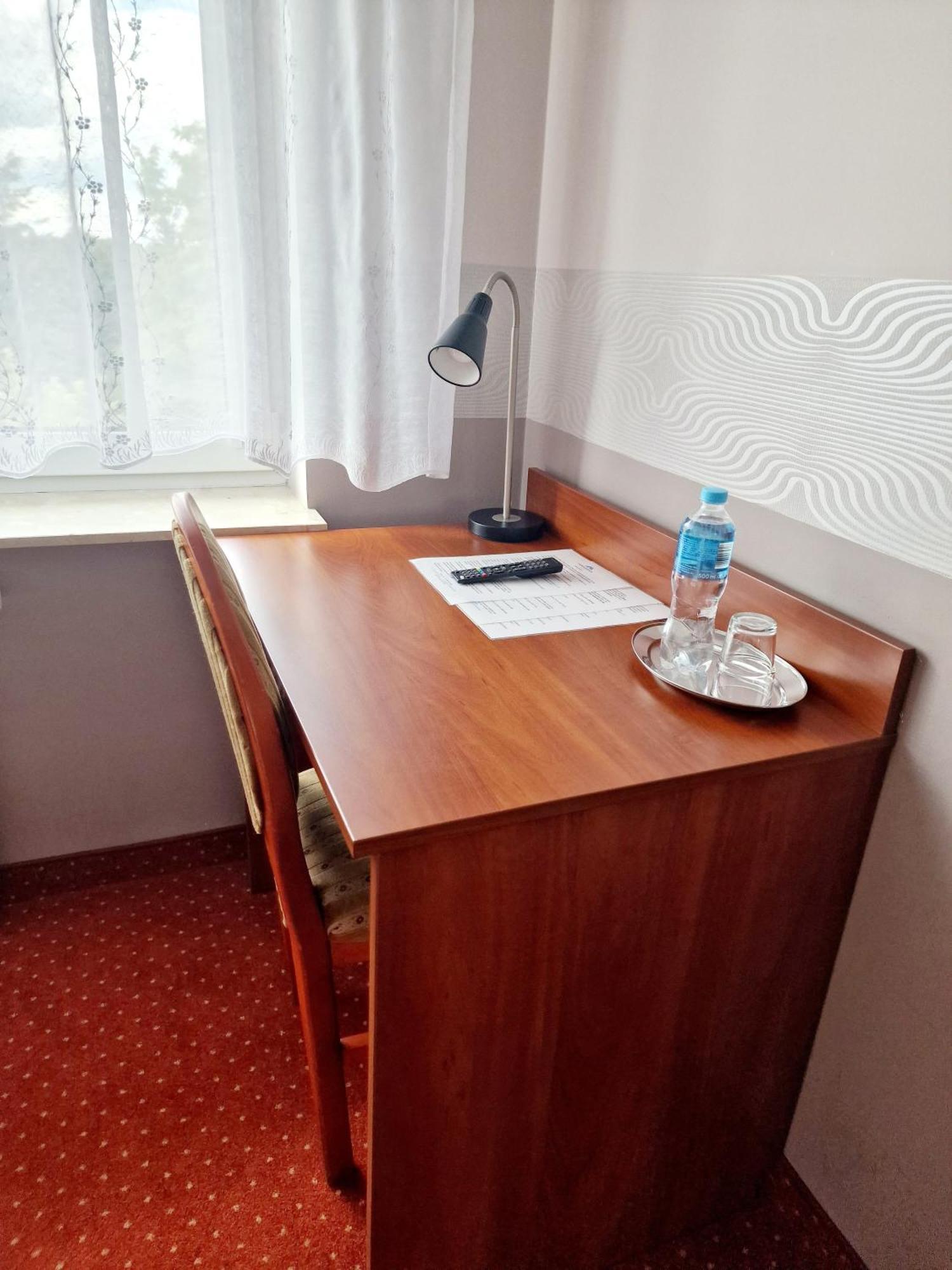Hotel Podroznik Koszuty Esterno foto