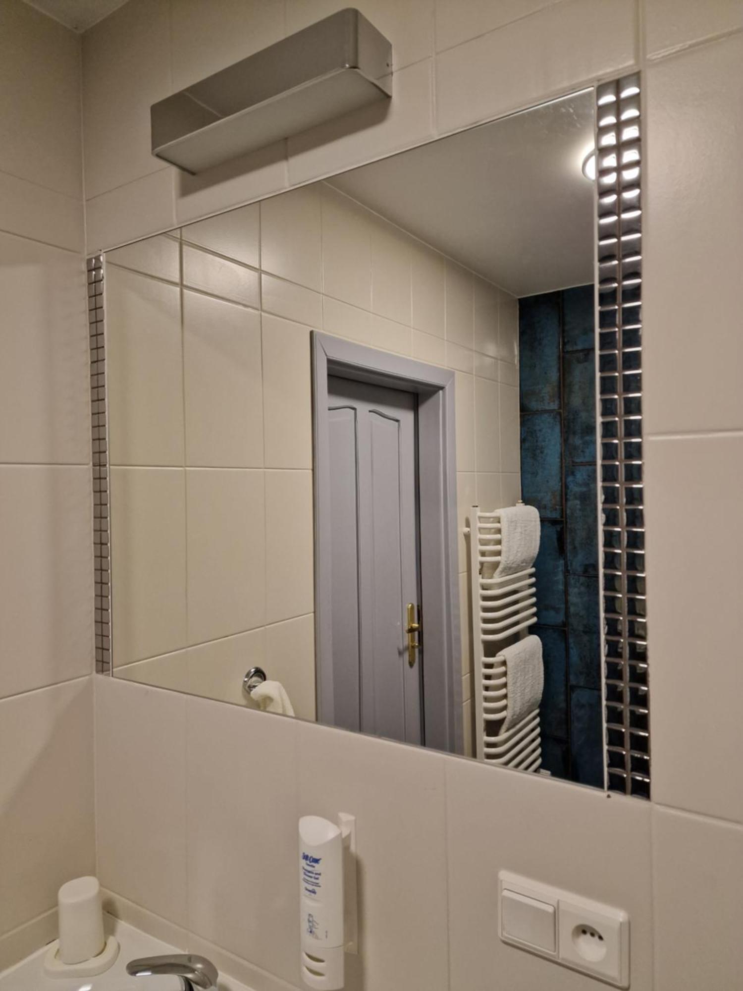 Hotel Podroznik Koszuty Esterno foto