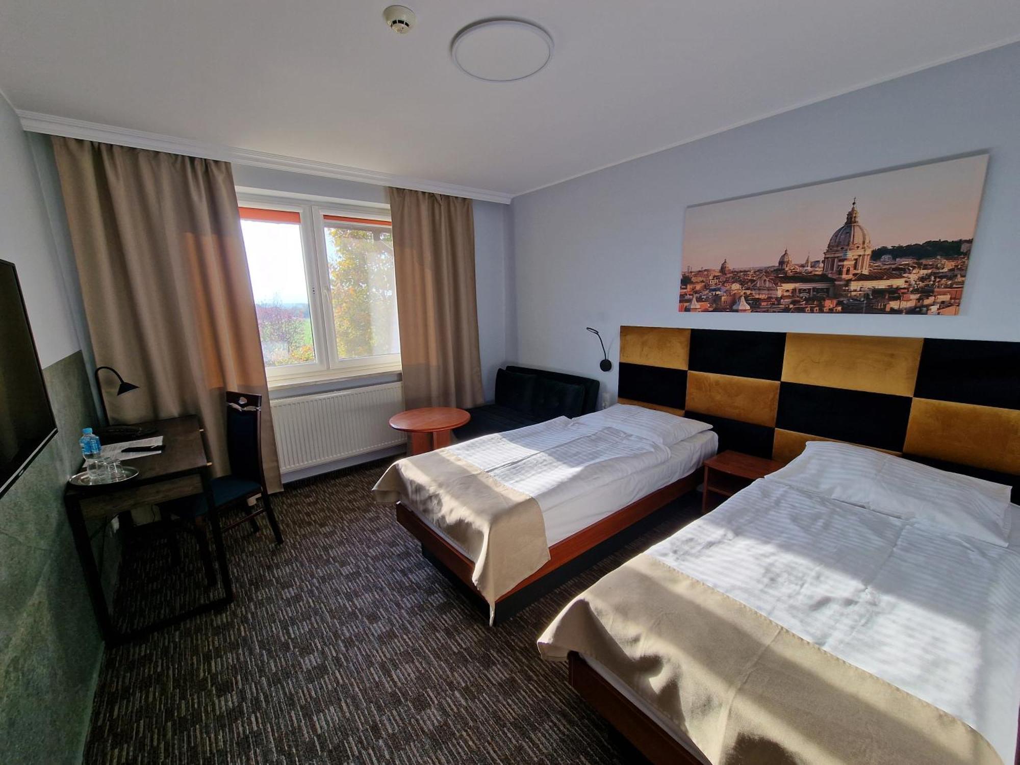 Hotel Podroznik Koszuty Esterno foto