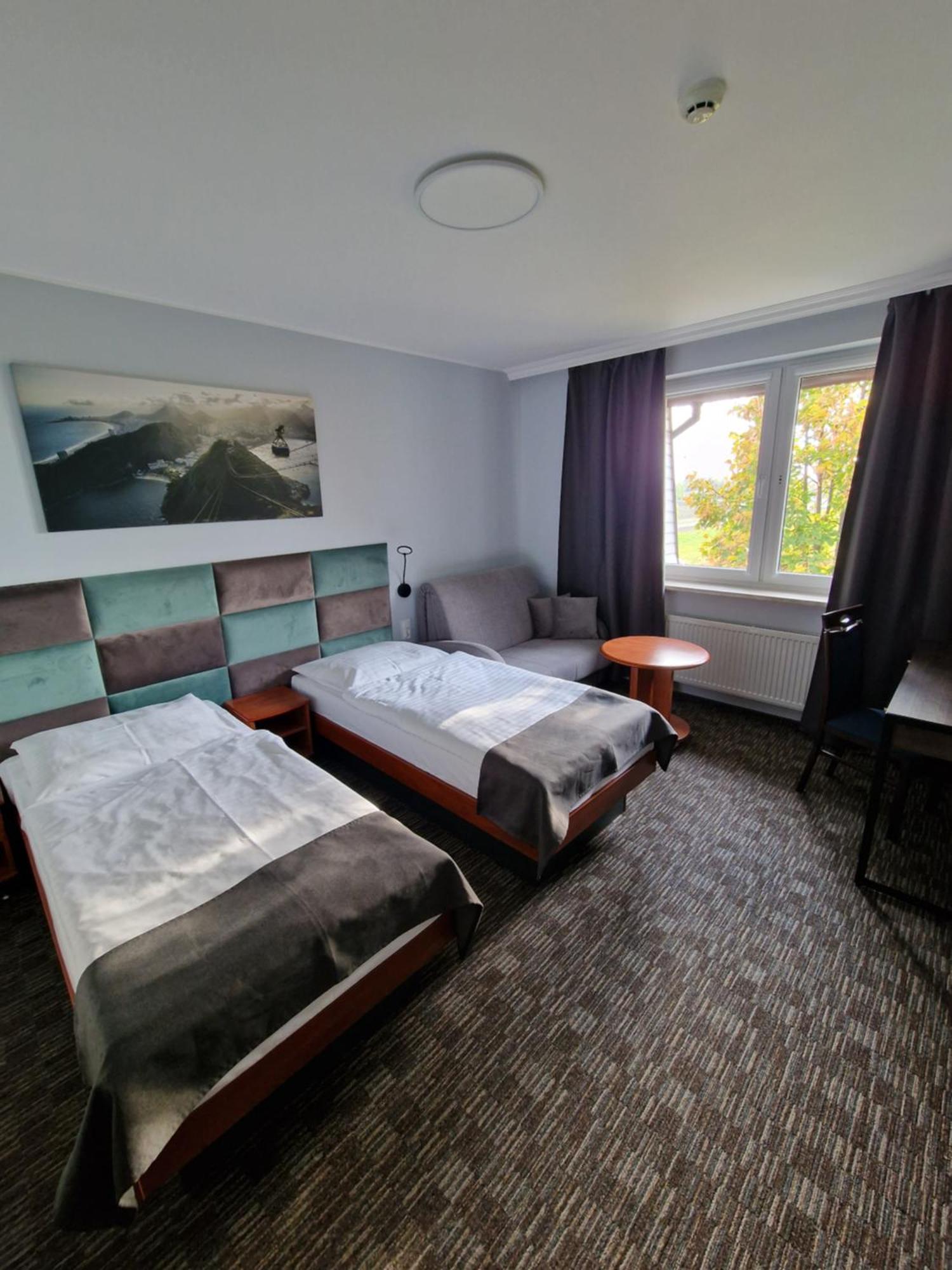 Hotel Podroznik Koszuty Esterno foto