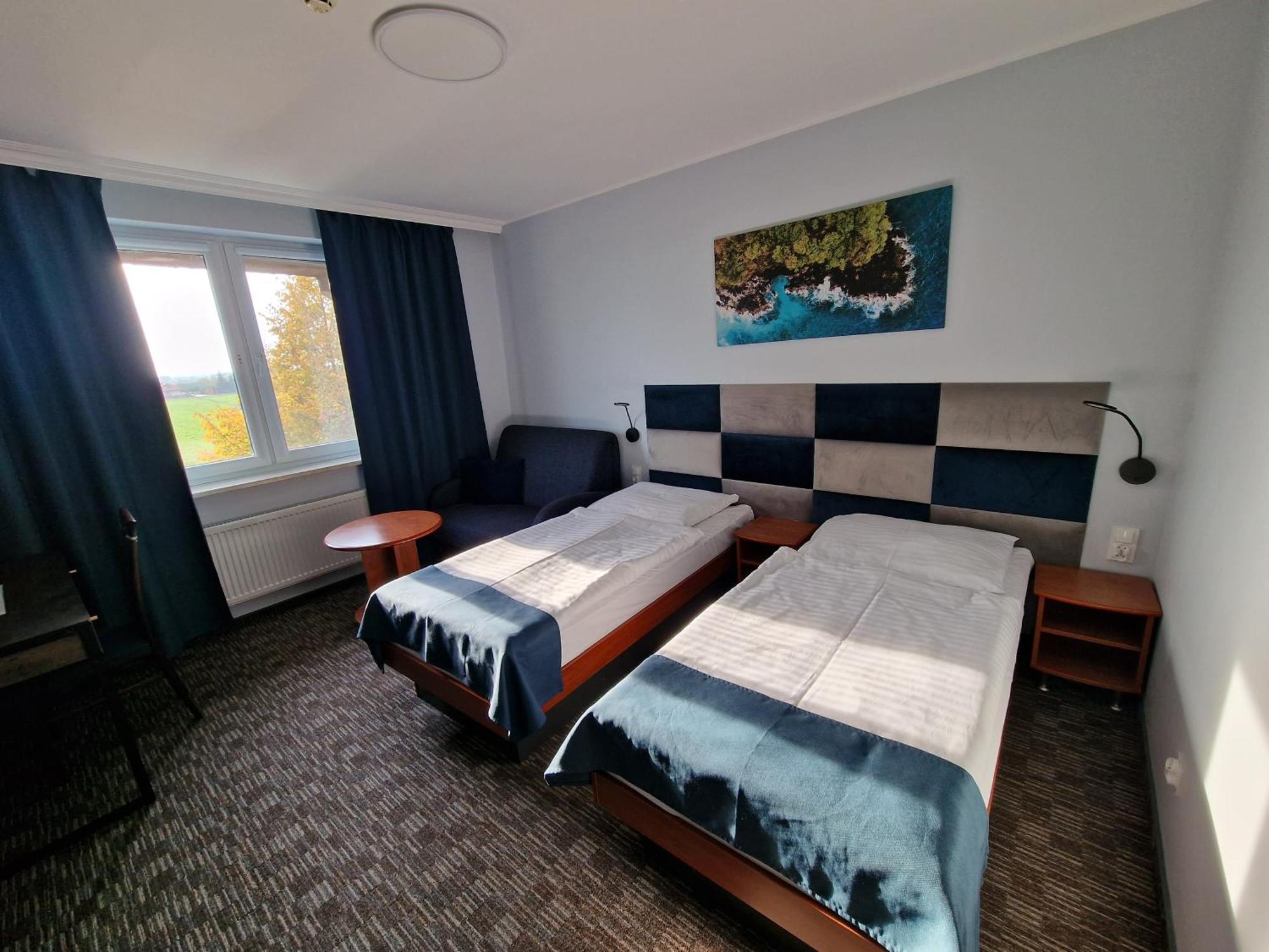 Hotel Podroznik Koszuty Esterno foto