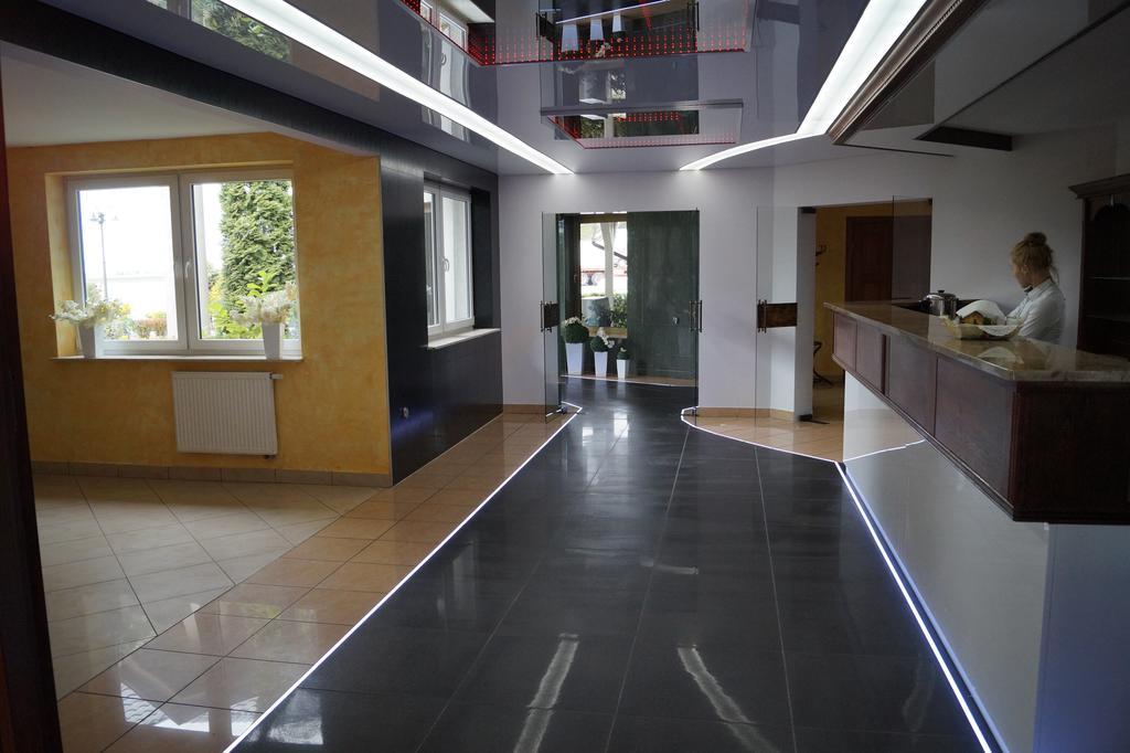 Hotel Podroznik Koszuty Esterno foto